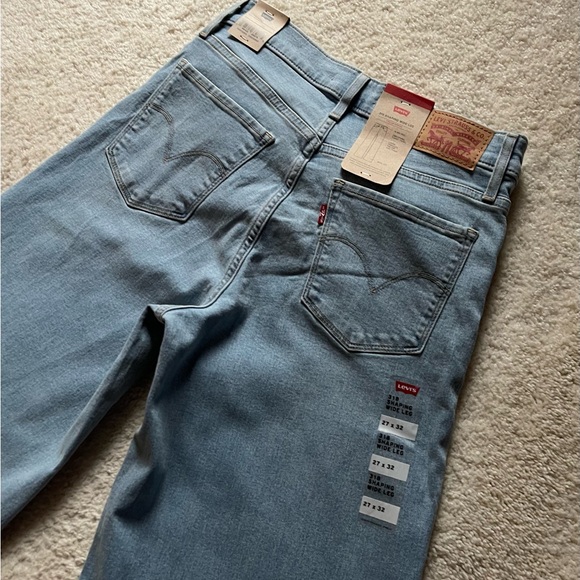 NWT Levi’s 318 Shaping Wide Leg Light Wash Size 27/32 - Picture 5 of 13